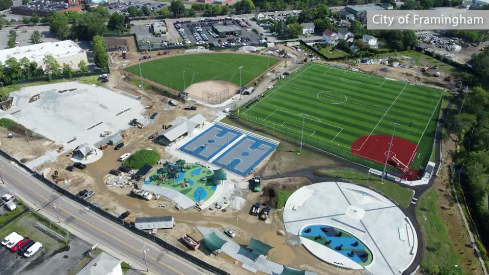 Aerial view of Mary Dennison Park with Brazilian Portuguese caption on screen